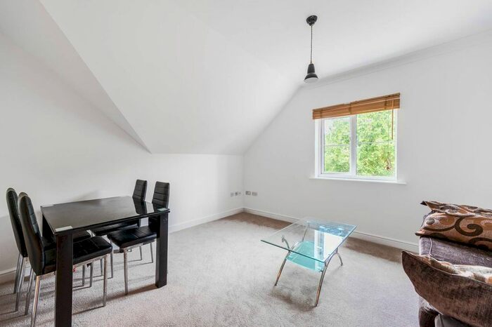 1 Bedroom Flat To Rent In Gilbert White Close, Perivale, Greenford, UB6