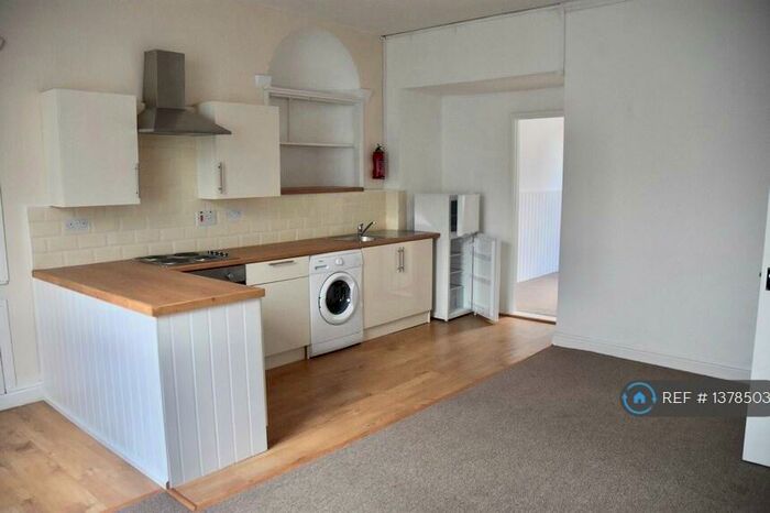 2 Bedroom Flat To Rent In Bridge Street, Newcastle Emlyn, SA38