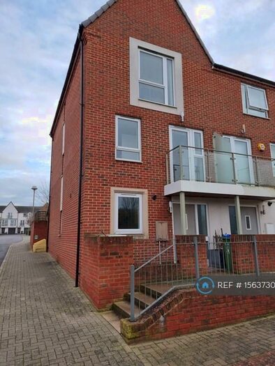 4 Bedroom Terraced House To Rent In Samas Way, Crayford, Dartford, DA1