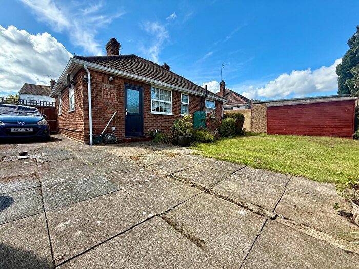 2 Bedroom Detached Bungalow For Sale In Wigmore Lane, Stopsley, Luton, Bedfordshire, LU2