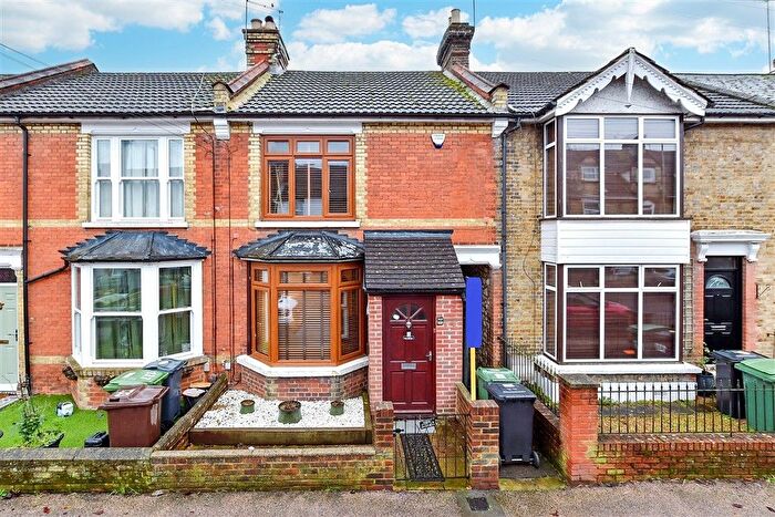 2 Bedroom Cottage For Sale In Milton Street, Maidstone, Kent, ME16