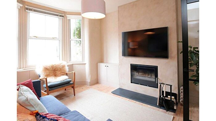 3 Bedroom Flat To Rent In Cowley, OX4