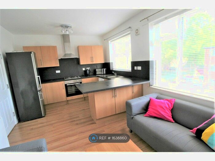3 Bedroom Flat To Rent In Fairfield Court, Manchester, M14
