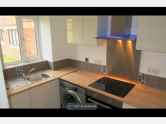 1 Bedroom Flat To Rent In Chestnut Road, Vange, Basildon, SS16