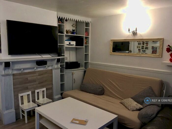 2 Bedroom End Of Terrace House To Rent In Fountain Road, Thornton Heath, CR7