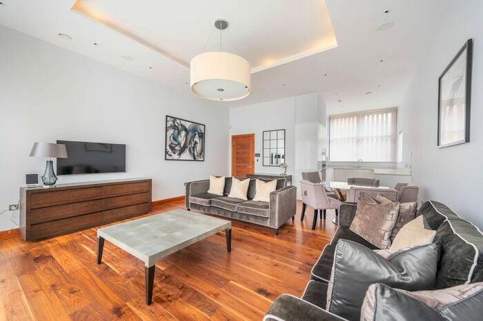 2 Bedroom Property To Rent In Kew Bridge Court, Chiswick, London, W4