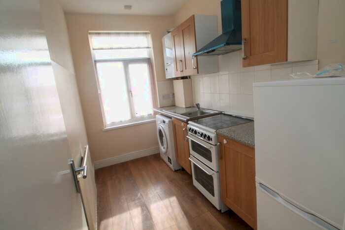 1 Bedroom Flat To Rent In Coulsdon Road, , * Zero Deposits Option Available *, CR3