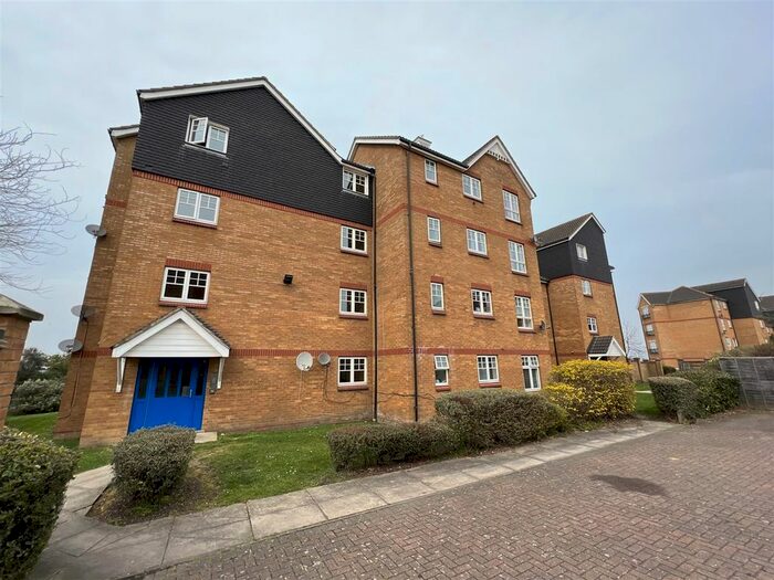 2 Bedroom Flat To Rent In Greenhaven Drive, London, SE28