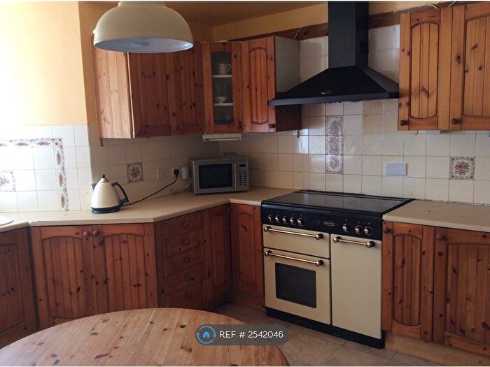 4 Bedroom Terraced House To Rent In Ashwell Road, Bradford, BD9