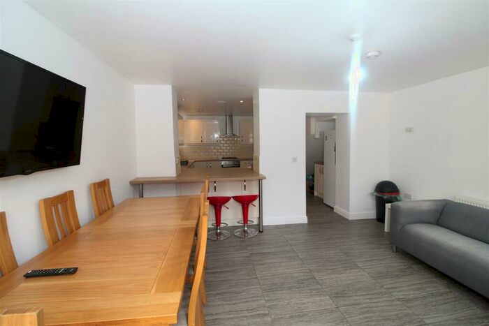 7 Bedroom Private Hall To Rent In North Road, Cathays, Cardiff, CF10