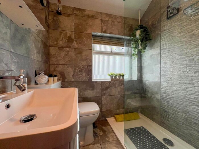 3 Bedroom Terraced House For Sale In Grasscroft Road, Honley, Holmfirth, HD9