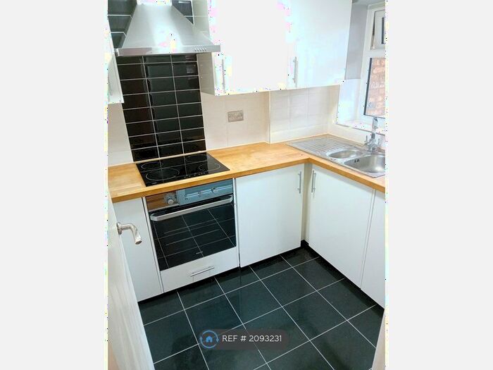 1 Bedroom Flat To Rent In Waverley Road, Enfield, EN2