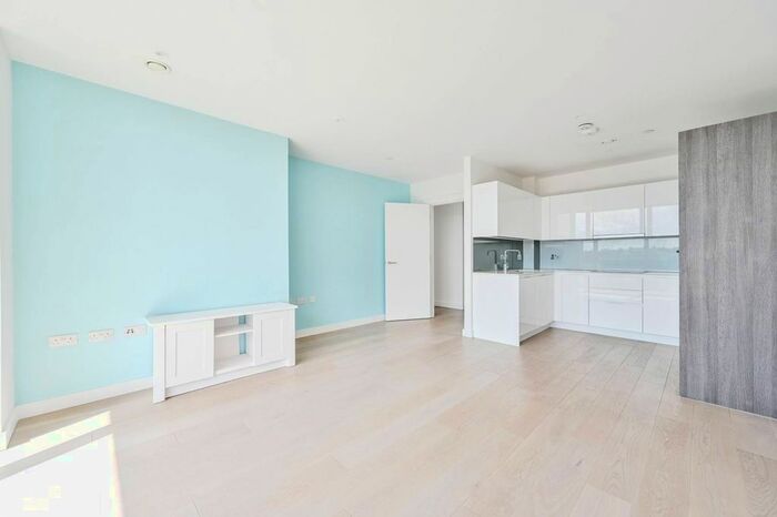 2 Bedroom Flat To Rent In River Gardens Walk, Greenwich, London, SE10