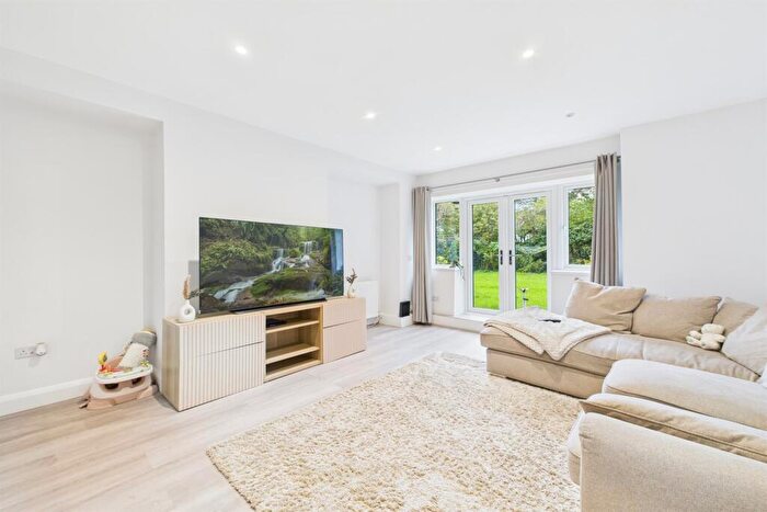 3 Bedroom Flat To Rent In Beverley House, Foxgrove Avenue, Beckenham, BR3