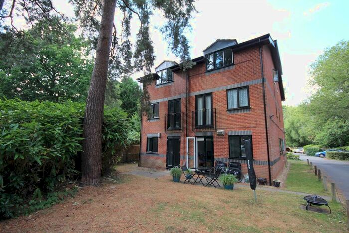 1 Bedroom Flat To Rent In Laurel Court, Bracknell, RG12
