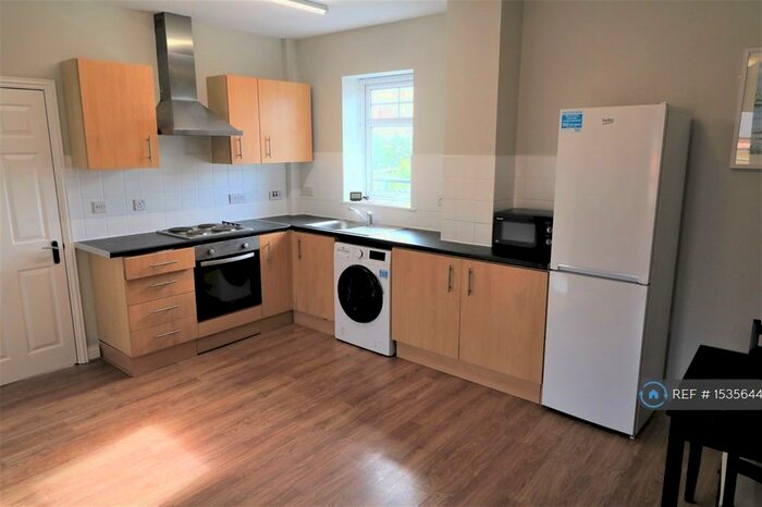 2 Bedroom Flat To Rent In Mallaby Court, Birkenhead, CH41