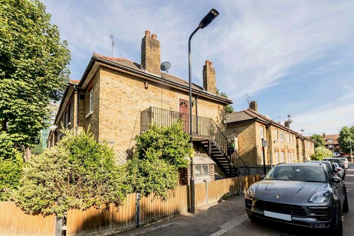 3 Bedroom Flat To Rent In Denmark Road, London, W13