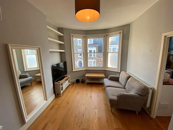 2 Bedroom Flat To Rent In Brailsford Road, London, SW2