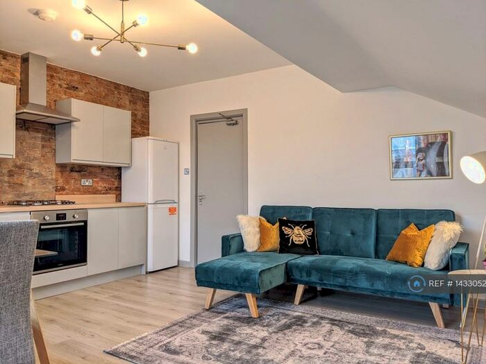 3 Bedroom Flat To Rent In Bignor Street, Manchester, M8