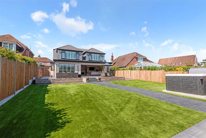 4 Bedroom Detached House For Sale In Warfield Crescent, Waterlooville, PO7