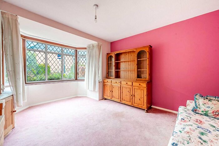 5 Bedroom Detached House For Sale In Winscombe Way, Stanmore, HA7