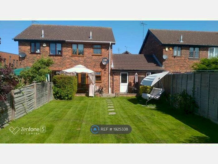 2 Bedroom Semi-Detached House To Rent In Rudyard Close, Luton, LU4