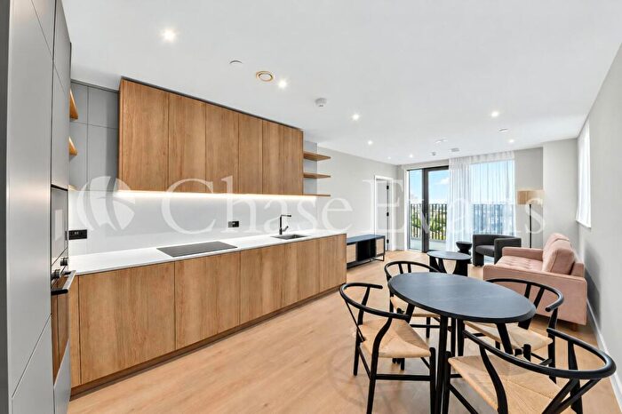 2 Bedroom Flat To Rent In Arbour Heights, Heygate Street, Elephant & Castle, London, SE17