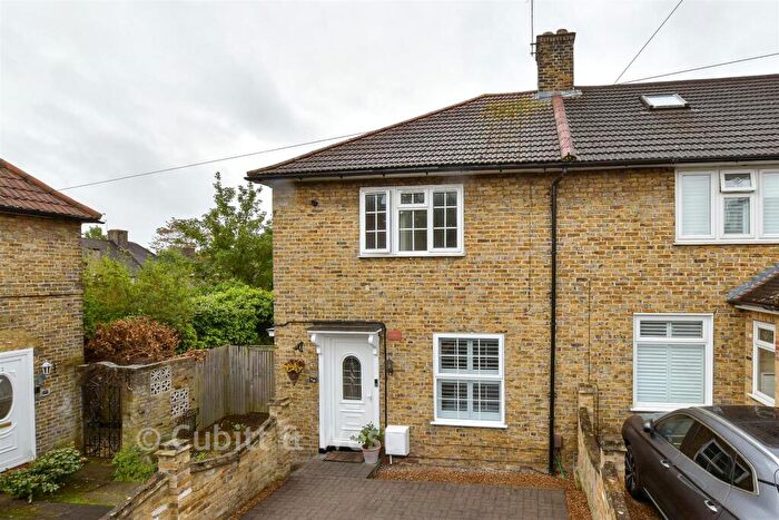 1 Bedroom Ground Maisonette For Sale In Canterbury Road, Morden, Surrey, SM4
