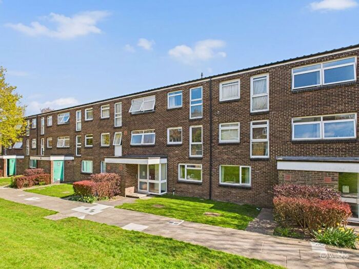 1 Bedroom Flat To Rent In Woodpecker Mount, Pixton Way, Croydon, CR0
