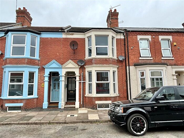 2 Bedroom Apartment To Rent In Cedar Road, Northampton, Northamptonshire, NN1