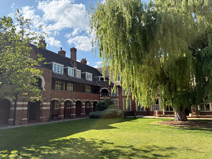 3 Bedroom Flat For Sale In Flat Meadway Court, Meadway, Hampstead Garden Suburb, London, NW11