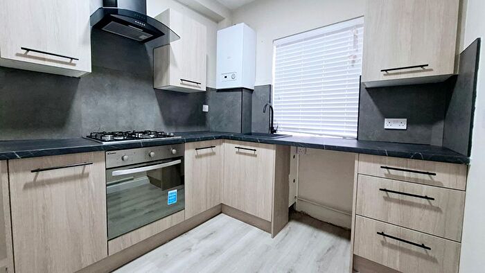 2 Bedroom Flat To Rent In Watford Way, London, NW7