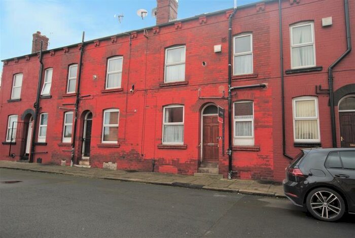 2 Bedroom Terraced House To Rent In Walford Mount, Leeds, West Yorkshire, LS9