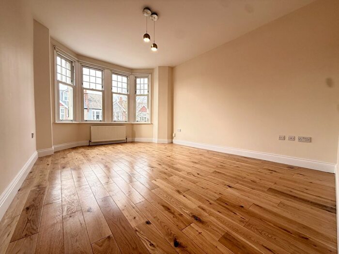 4 Bedroom Flat To Rent In Boileau Road, Ealing, W5