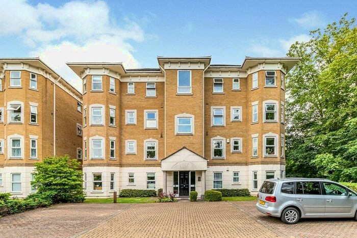 2 Bedroom Flat To Rent In Chestnut Court, Penners Gardens, Surbiton, KT6
