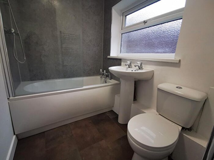 2 Bedroom Flat To Rent In Bensham Crescent, Gateshead, NE8