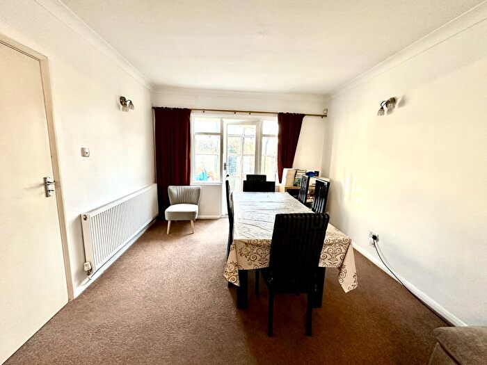3 Bedroom End Of Terrace House For Sale In Pegg Road, Hounslow, TW5