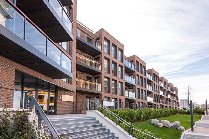 2 Bedroom Flat For Sale In Duke Of Wellington Avenue, Woolwich, SE18