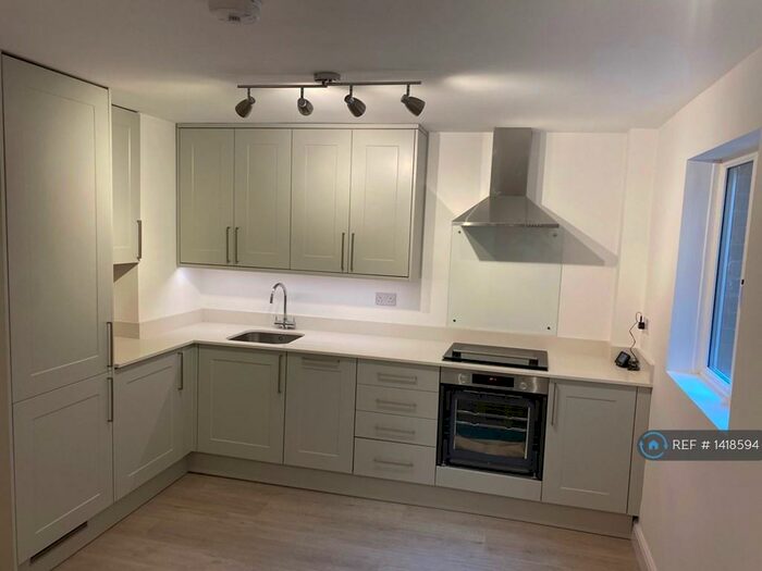 2 Bedroom Flat To Rent In Harvey Road, Guildford, GU1