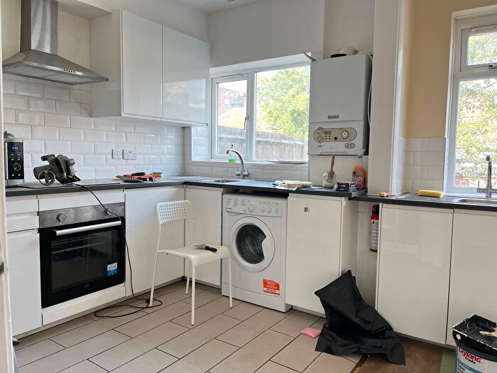 4 Bedroom Terraced House To Rent In Vincent Road, Wood Green, N22