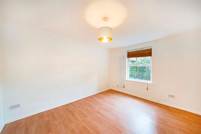 1 Bedroom Flat To Rent In Mullins Path, London, SW14