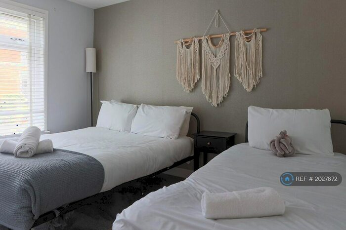 3 Bedroom Terraced House To Rent In Charlotte Road, Birmingham, B15