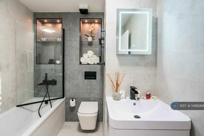 2 Bedroom Flat To Rent In Slagrove Place, London, SE13