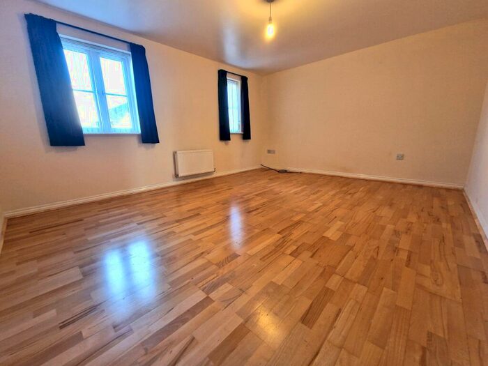 4 Bedroom Town House To Rent In Bluebell Way, Carterton, OX18