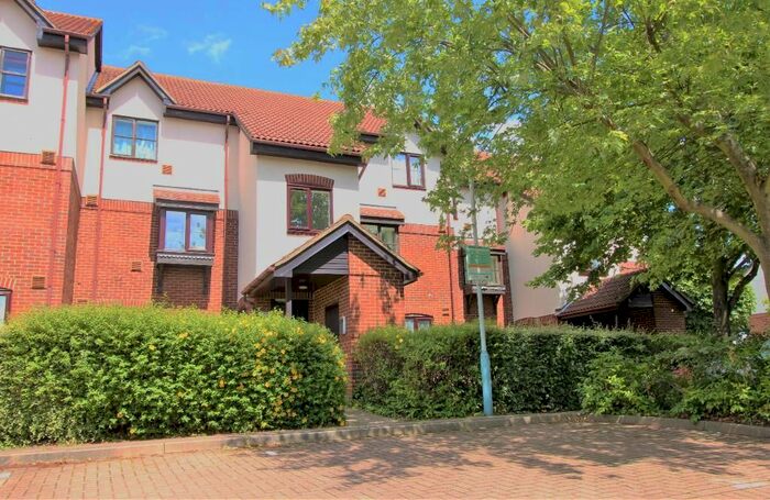 1 Bedroom Flat To Rent In David Close, Harlington, UB3