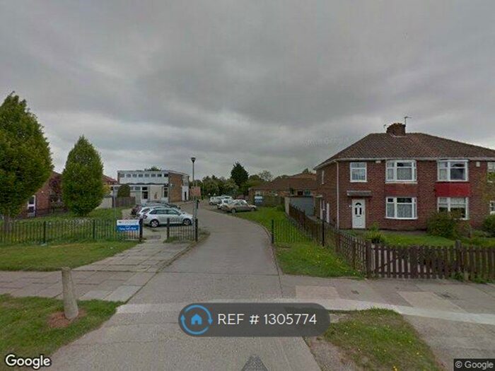 3 Bedroom Semi-Detached House To Rent In Fifth Avenue, York YO31