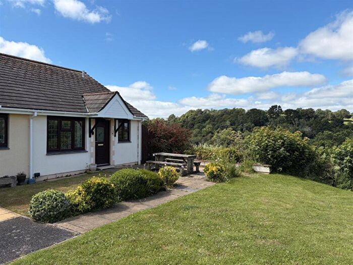 2 Bedroom Bungalow For Sale In Briarfield, Fowey, PL23