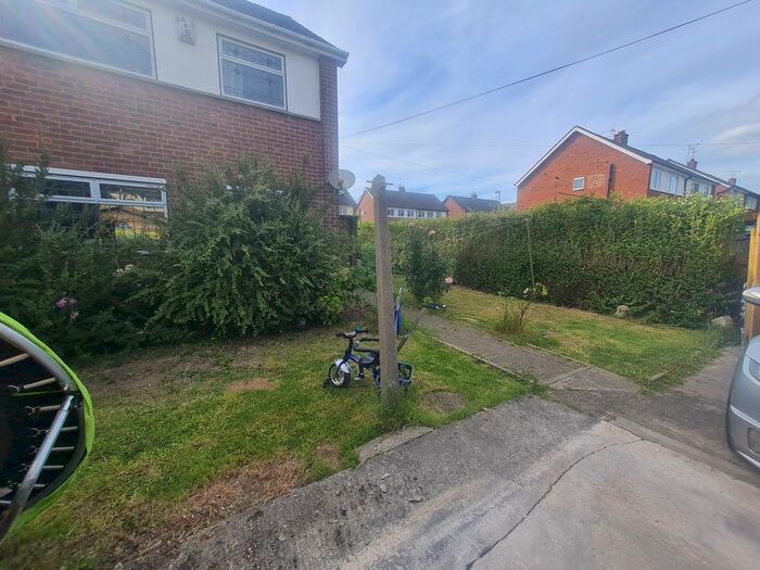 3 Bedroom Semi-Detached House To Rent In Sides Road, Pontefract, WF8