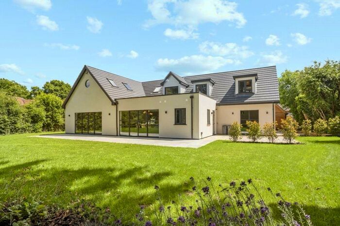 5 Bedroom Detached House For Sale In The Gables, West Heath, RG26