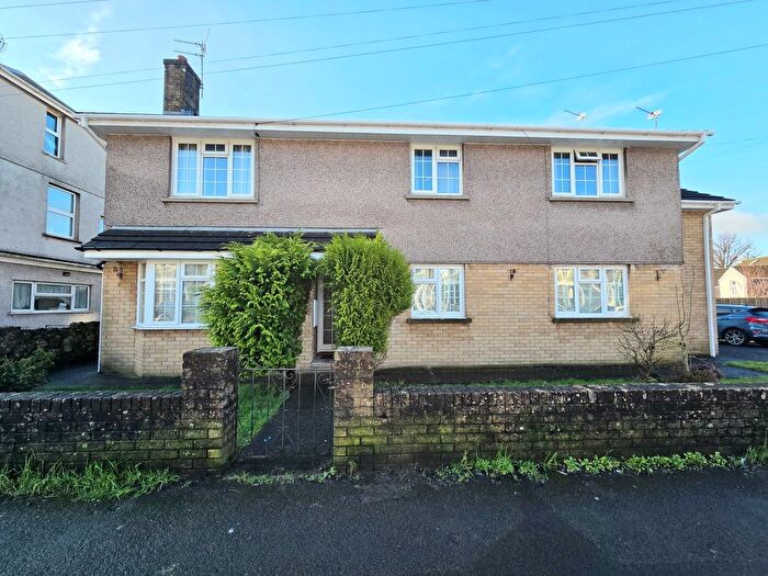 3 Bedroom Flat To Rent In Acland Road, Bridgend, CF31